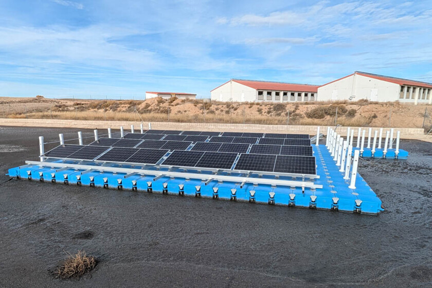En Aragón, las granjas están empezando a hacer algo con sus balsas de purines: cubrirlas de paneles solares