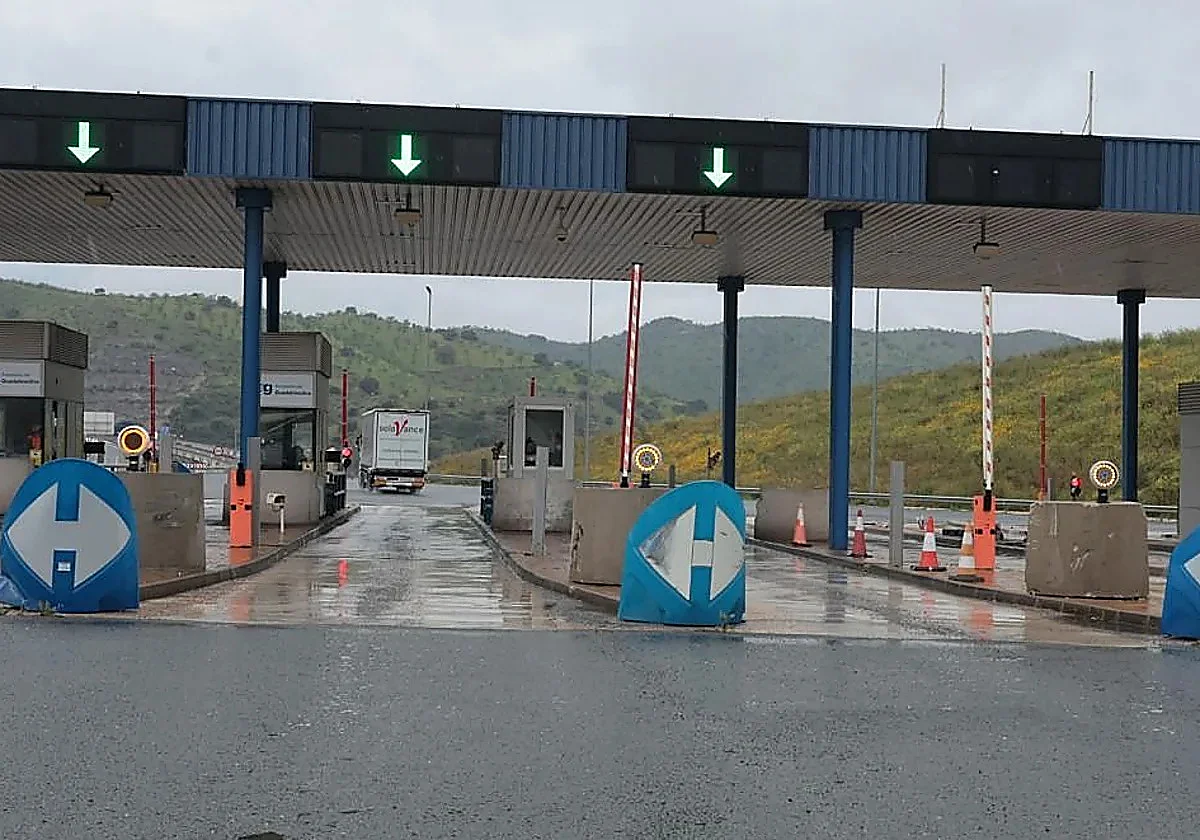 Malaga police investigate drug heist involving two gangs on Las Pedrizas motorway with one person injured