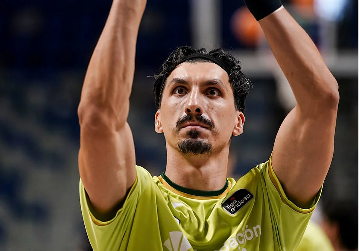 El vestuario del Unicaja entiende la decisión de Ibon Navarro: «Es un paso adelante para él; la Euroliga»