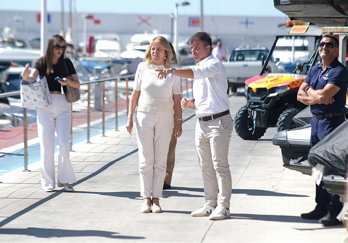 Efectivos de emergencia participan en un simulacro en el Puerto Deportivo para renovar la Q de calidad