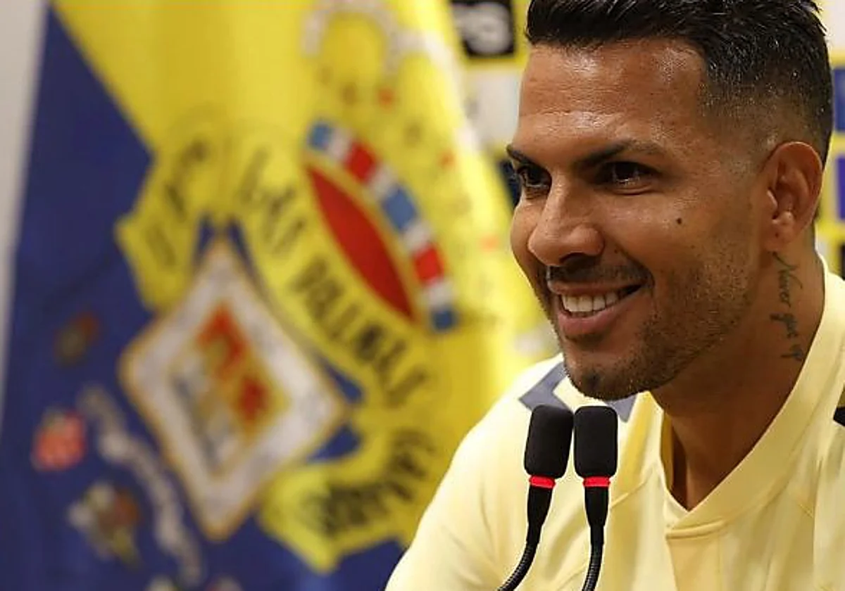 Jonathan Viera: «Tenemos que quitarle la pelota al Málaga y jugar a nuestro ritmo»