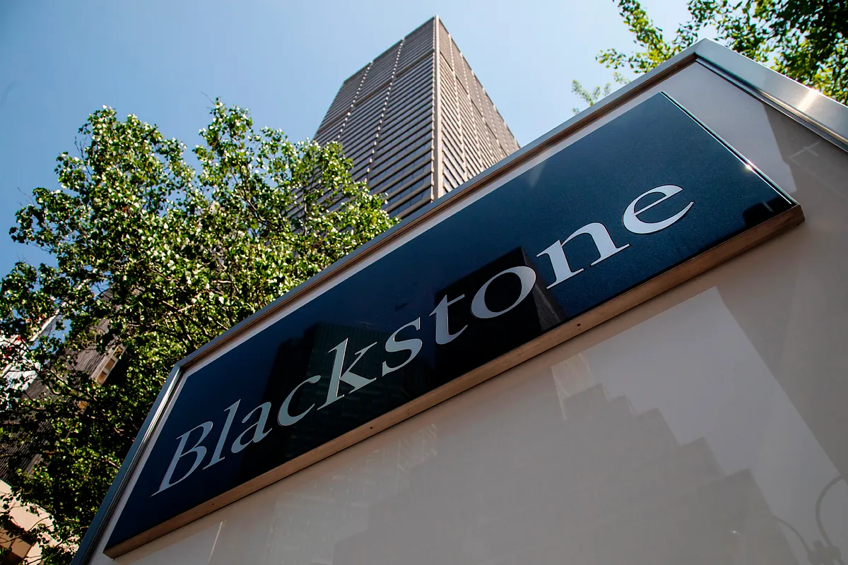 Blackstone limita los reembolsos de su fondo estrella de crédito privado