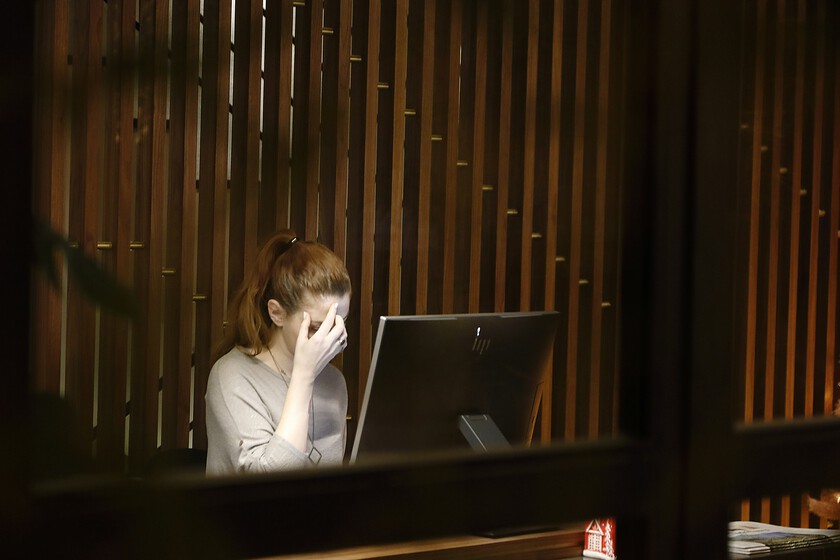 No lo llames resaca, llámalo "Hangxiety": el motivo por el que la generación Z está dando de lado el alcohol