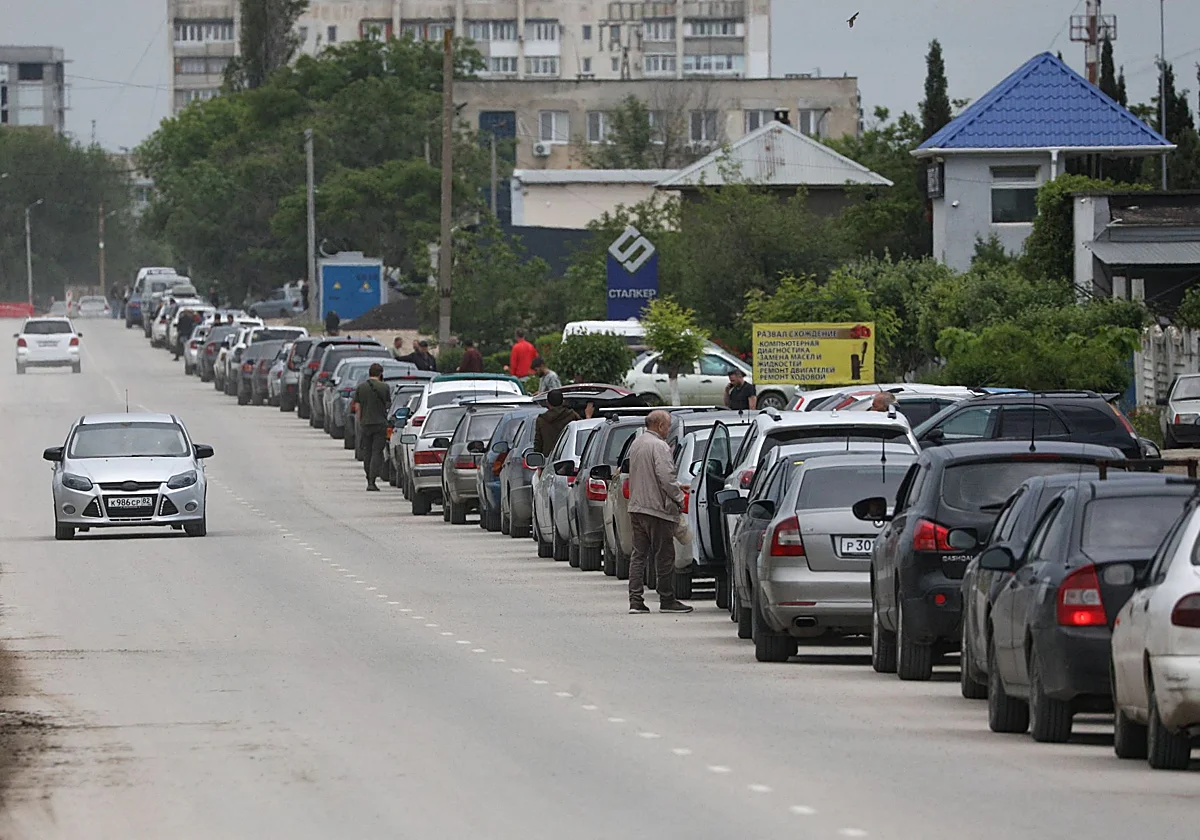 Rusia empieza a racionar el combustible