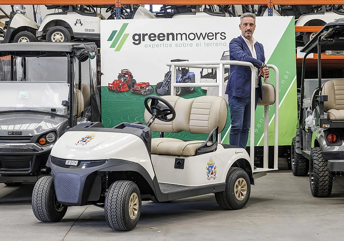 El milagro de convertir un carrito de golf en papamóvil