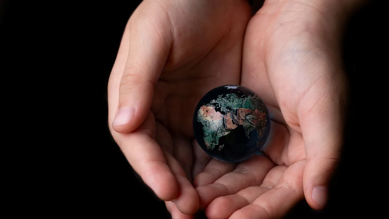Expertos proponen un plan para redistribuir la riqueza para evitar una crisis ambiental y social