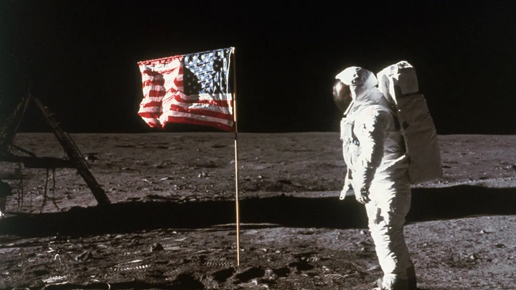 Trump quiere poner seres humanos en la Luna en 2028 y establecer una base lunar permanente para 2030