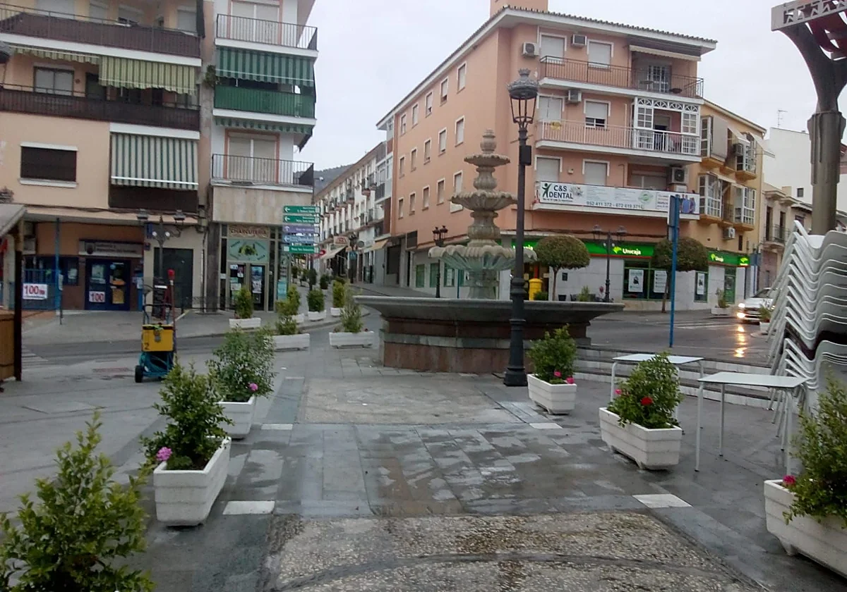 ¿Dónde está la fuente de la plaza de San Sebastián de Alhaurín de la Torre?