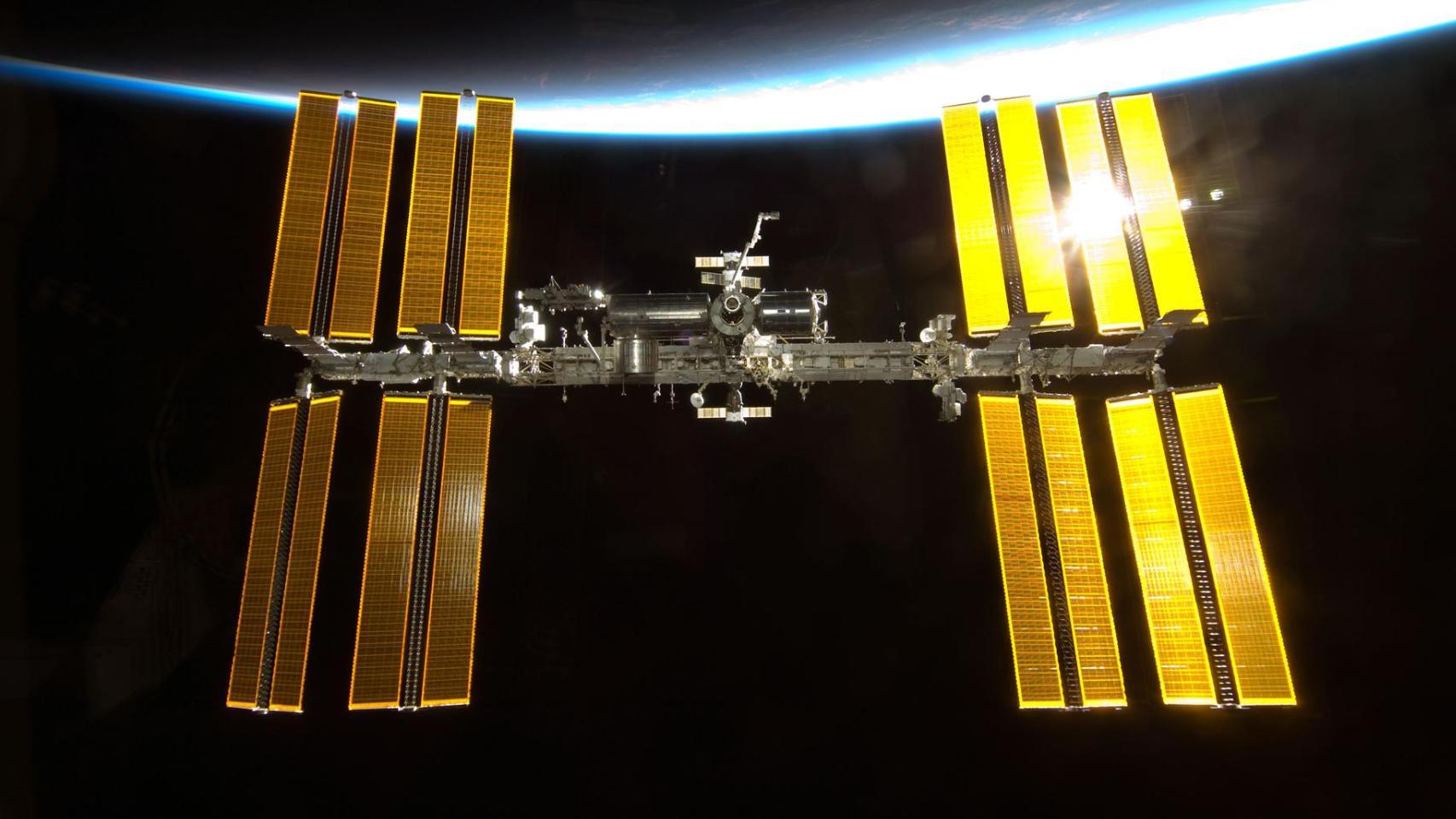 La Estación Espacial Internacional en peligro: la NASA detecta una fuga y ordena preparar la evacuación