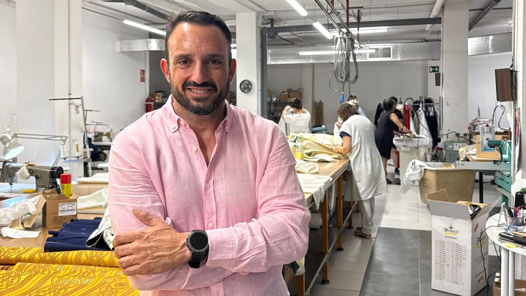 Daniel, el artesano que viste al Papa León XIV en su visita a España: "Hemos confeccionado más de 5.000 prendas"
