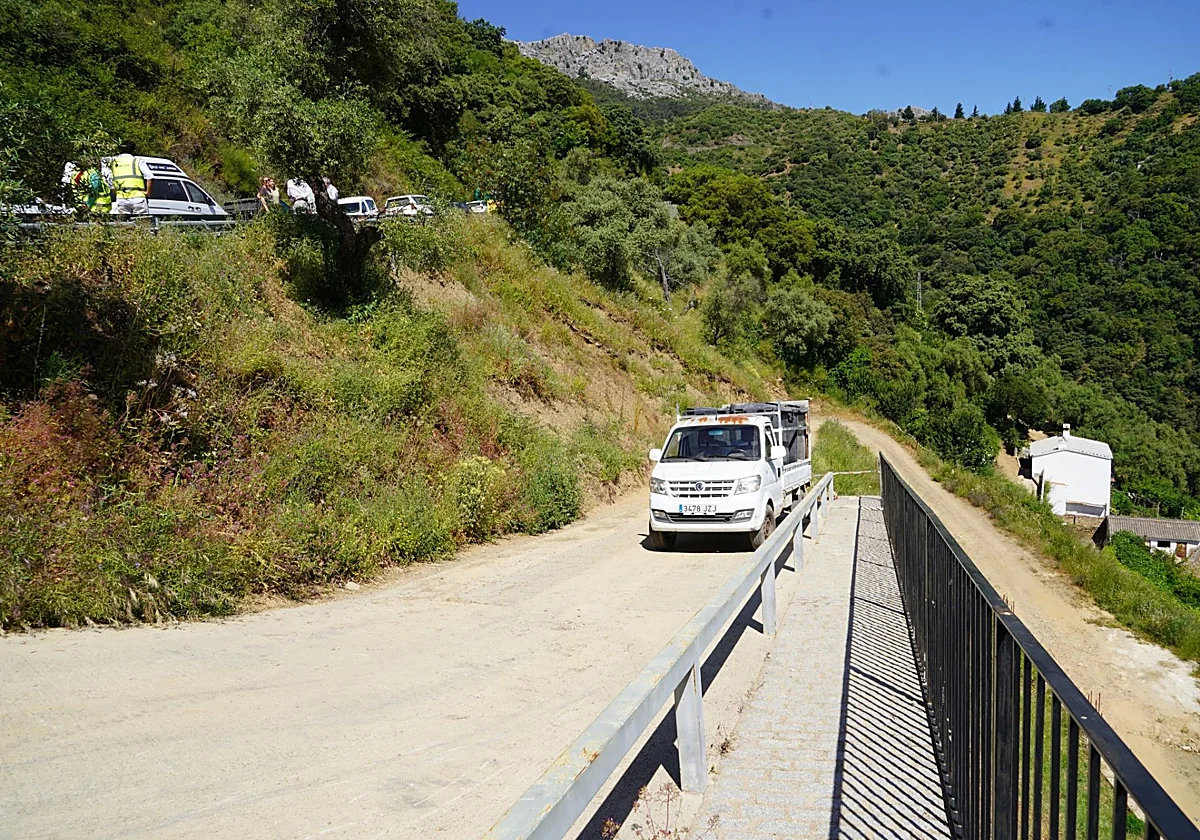 Benalauría incorporará al casco urbano un tramo de la MA-8306 para crear un gran aparcamiento