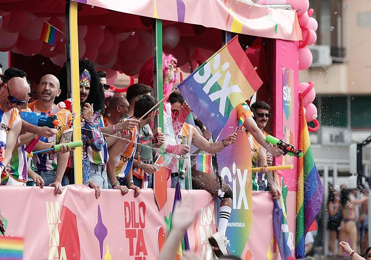 Más de 100.000 personas recorren las calles de Torremolinos por los derechos LGTBI