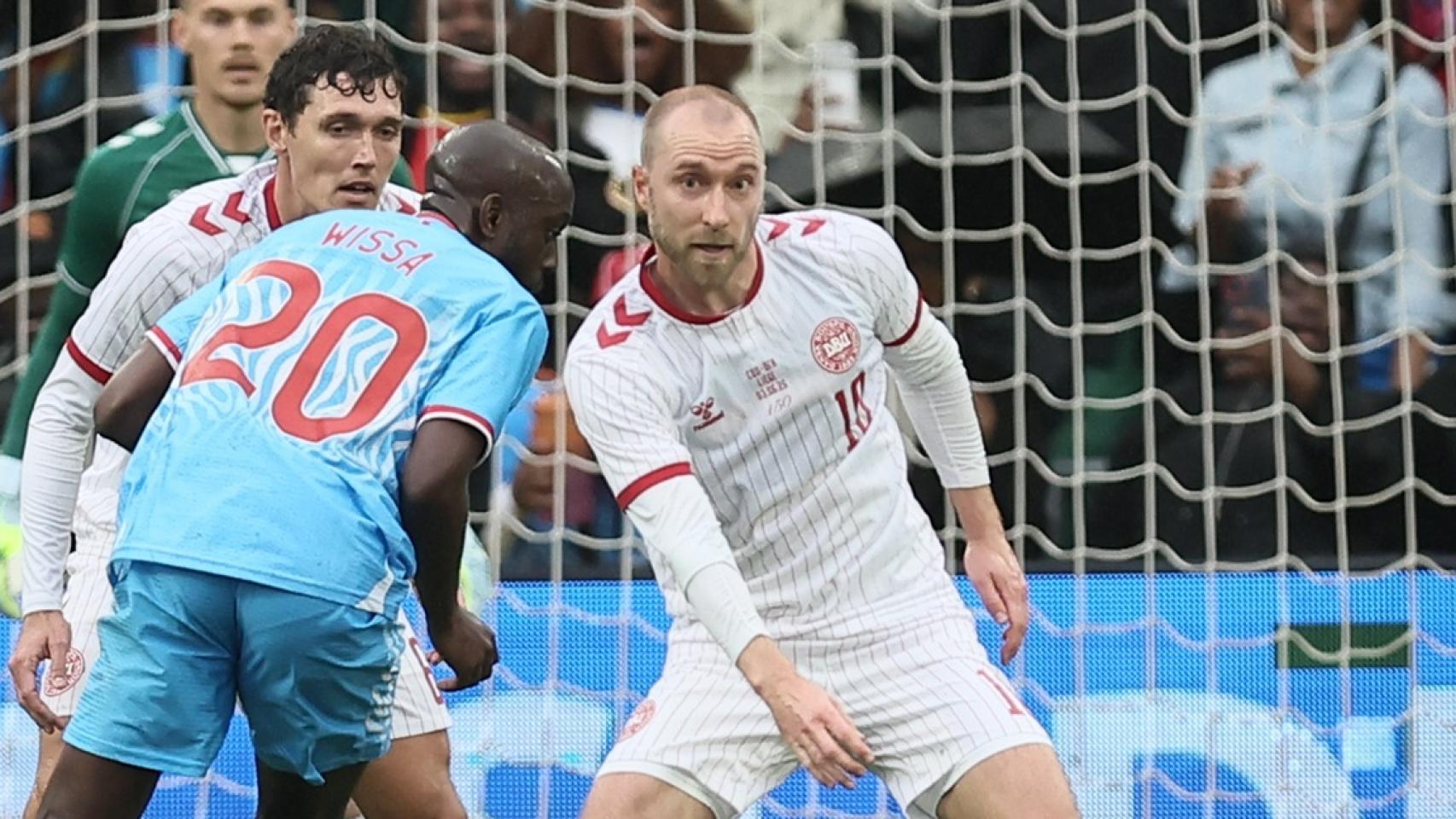 Eriksen vuelve a desplomarse en pleno partido con Dinamarca cinco años después de su colapso en la Eurocopa