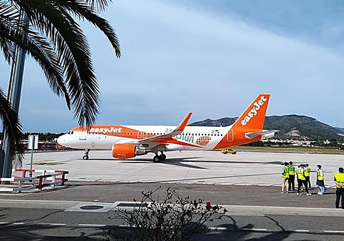 Revuelo en un avión de Málaga a Londres con una anciana fallecida: los pasajeros creen que embarcó muerta