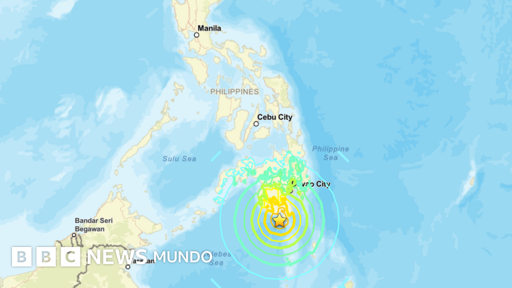 Un fuerte terremoto de magnitud 7.8 sacude el sur de Filipinas y obliga a emitir una alerta de tsunami