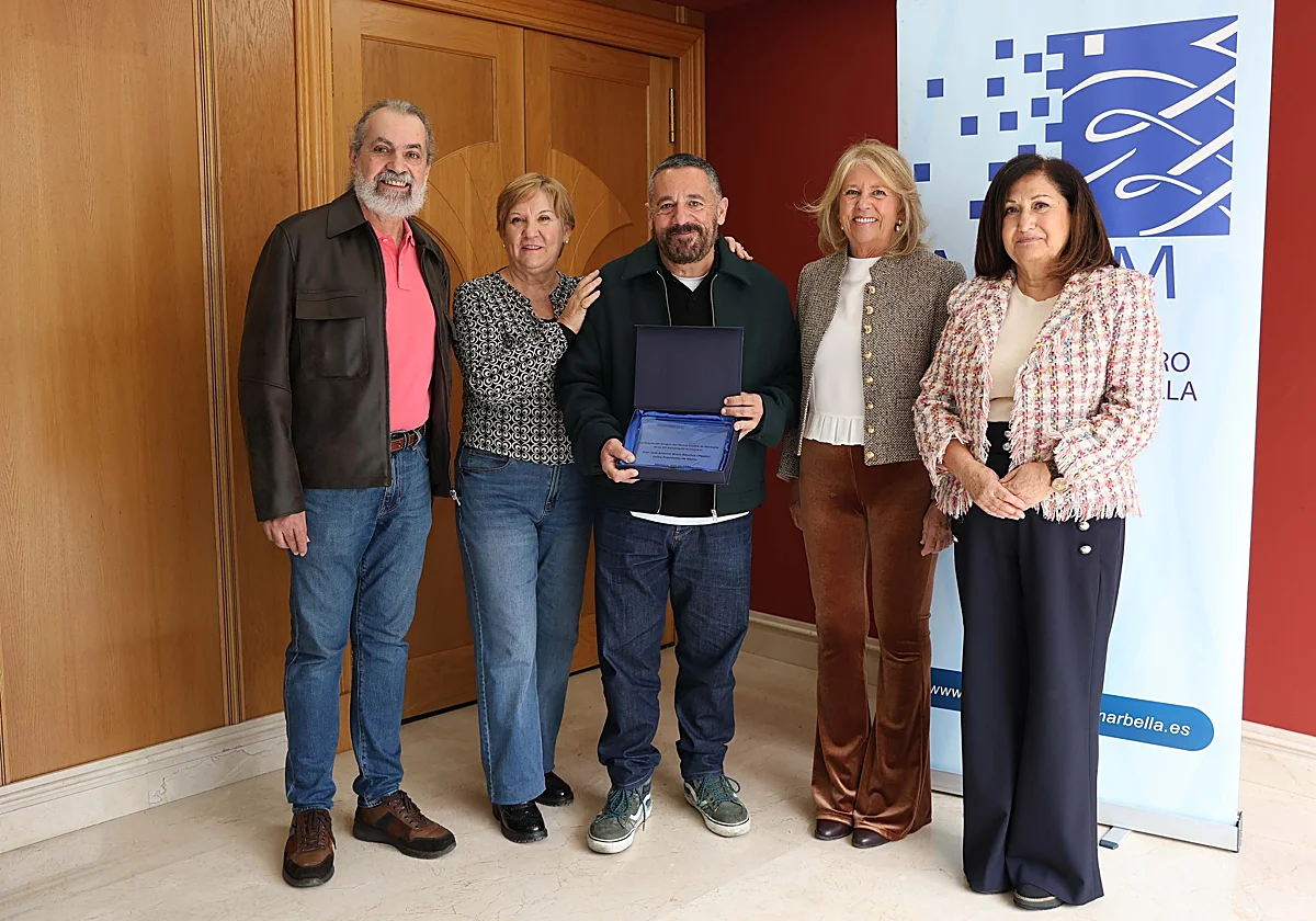 Pepón Nieto recibe el reconocimiento de la Asociación Amigos del Teatro Ciudad de Marbella