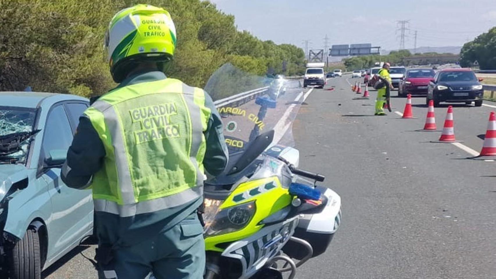 Muere un motorista de 51 años tras salirse de la carretera en Pinos Puente (Granada)