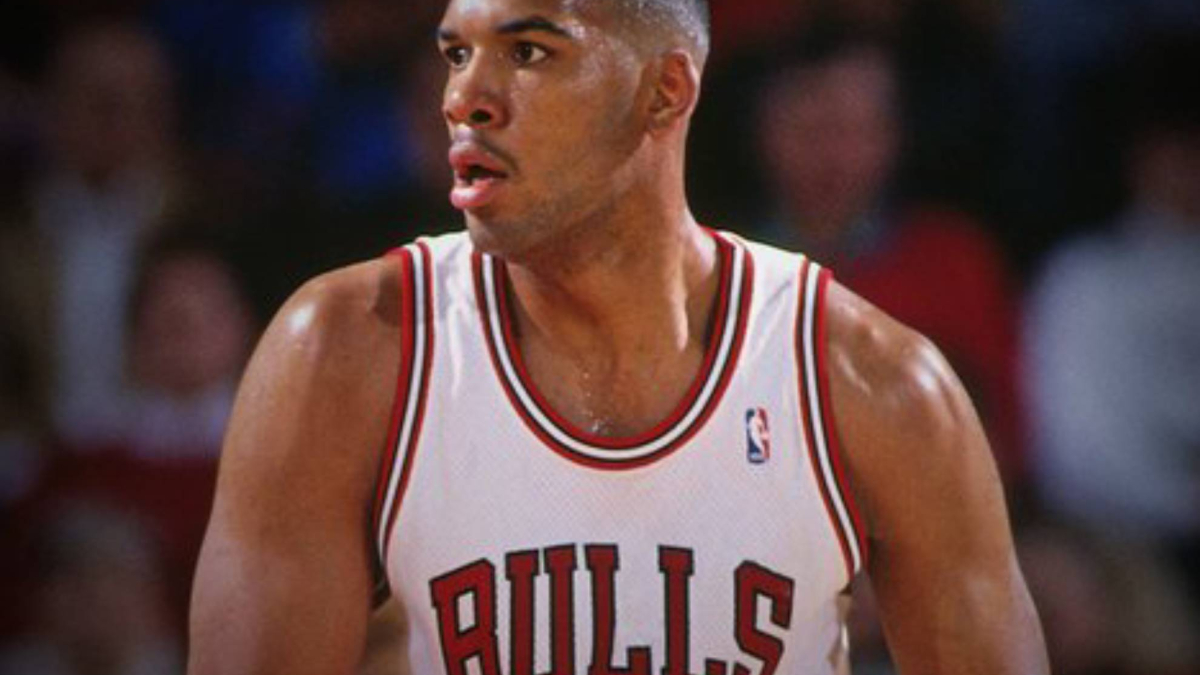 Muere el coloso que ganó tres anillos con Michael Jordan y se llevó un Emmy: el mito de Stacey King