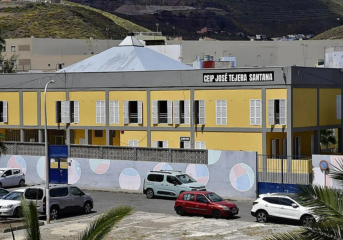 Acusado de agredir sexualmente a cuatro alumnas en Canarias: «Qué guapa, pareces una top model»