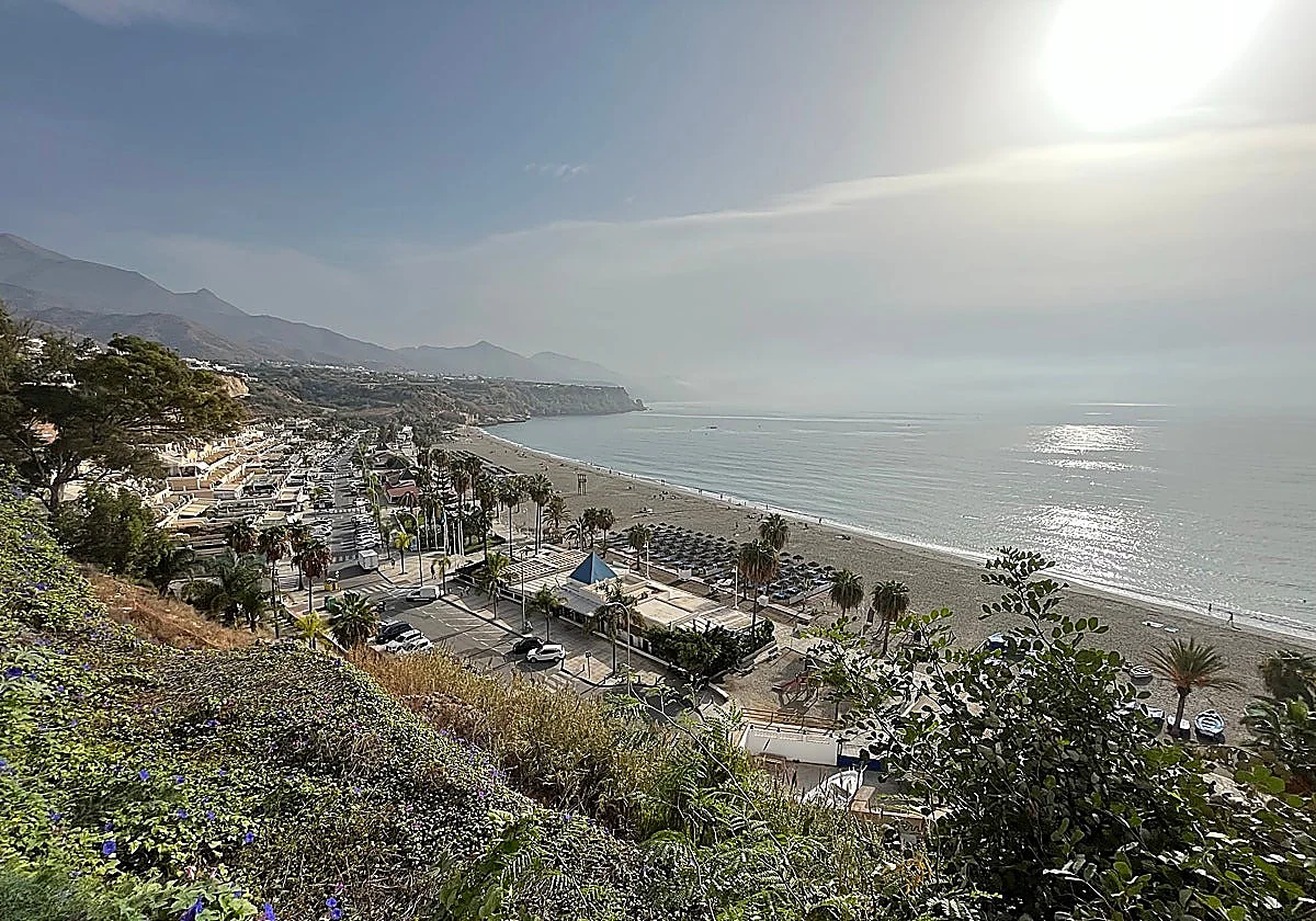 Lifeguards and beachgoers save life of British tourist following heart attack on Costa del Sol beach
