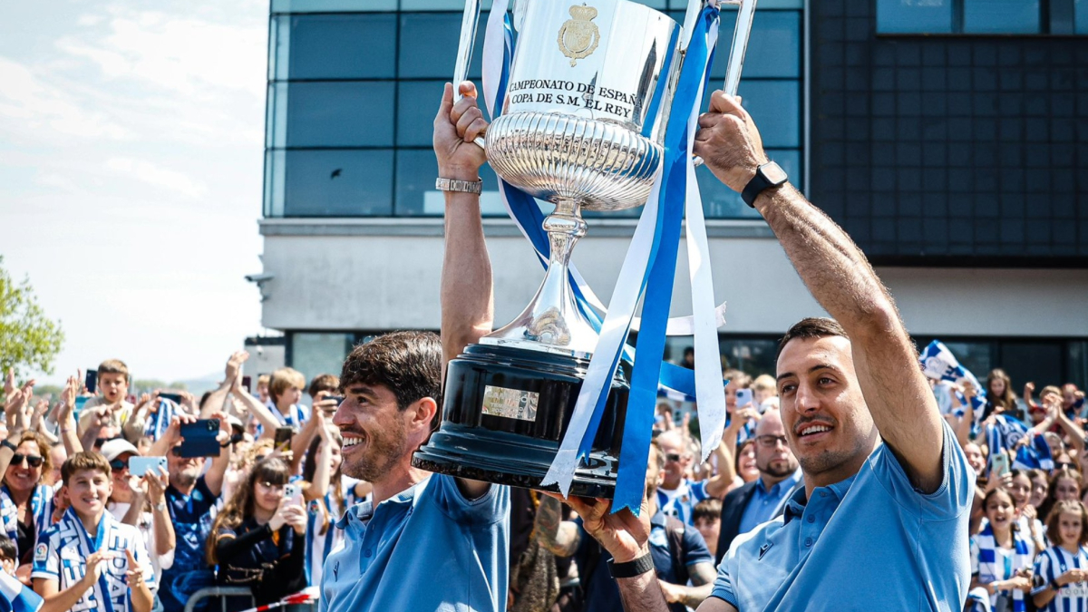 Los aficionados que lo deseen podrán fotografiarse con el trofeo de la Copa ganada