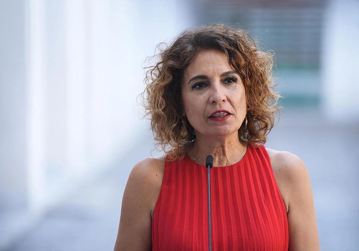 María Jesús Montero deja ya su acta como diputada en el Congreso