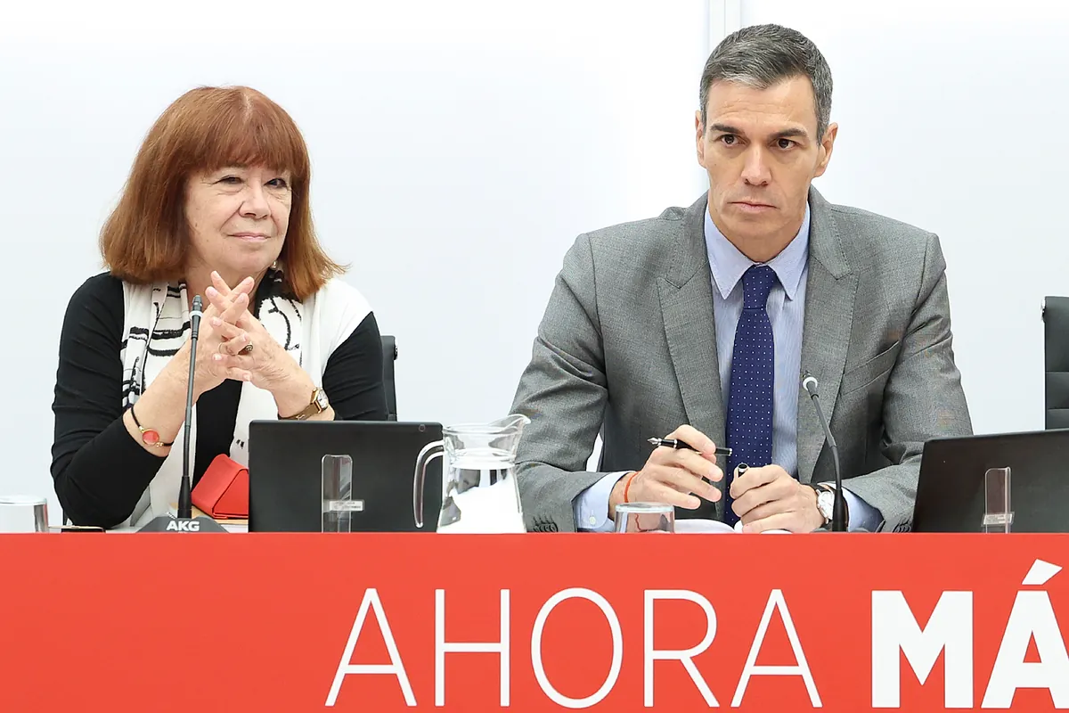 El fuerte olor de las cloacas del PSOE se traslada de Ferraz a La Moncloa