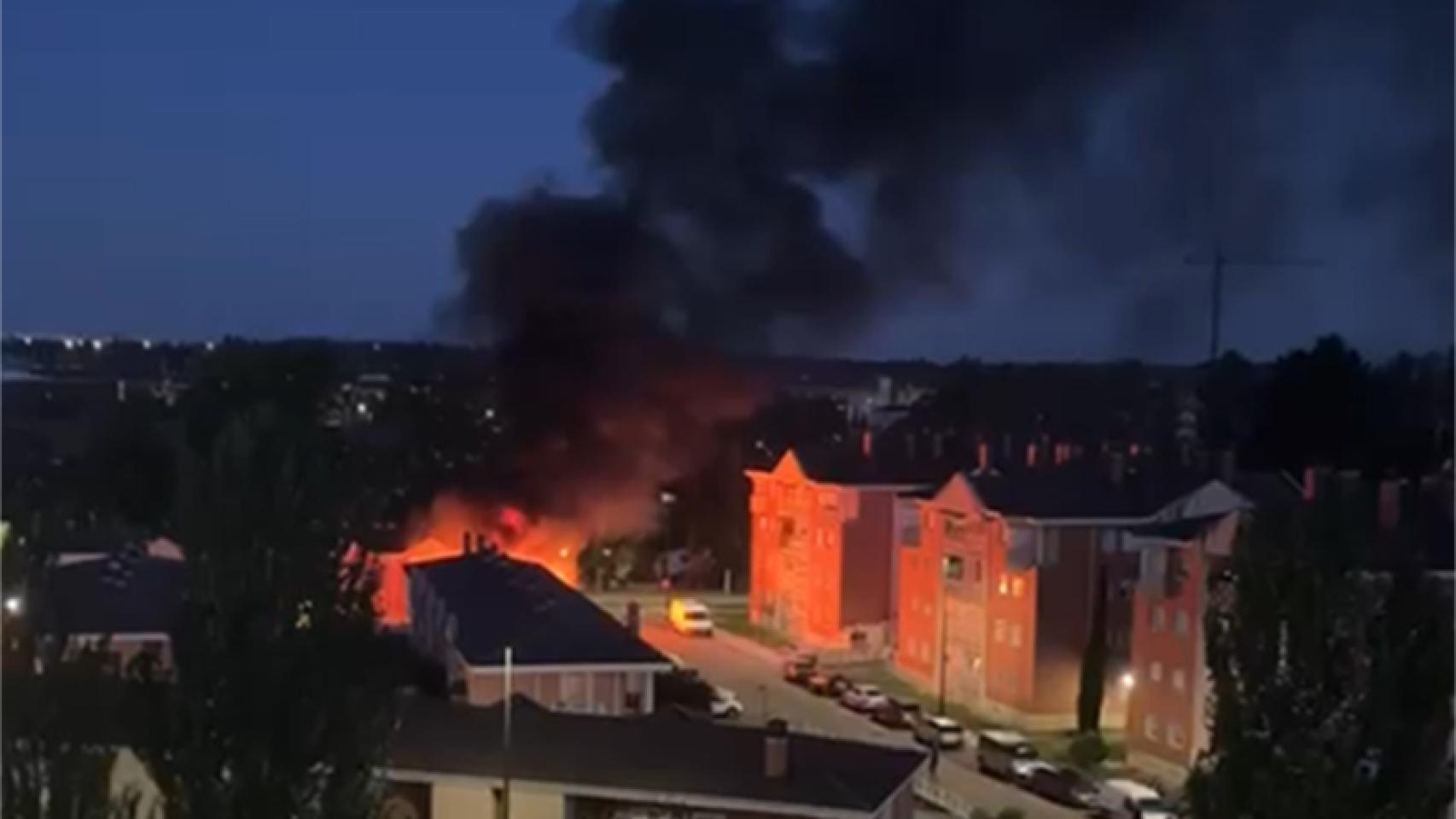 Aparatoso incendio en Valladolid tras estallar una bombona de gas durante una barbacoa