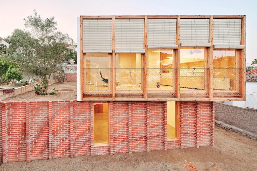 La casa sobre ladrillos construida en tiempo récord que gana premios