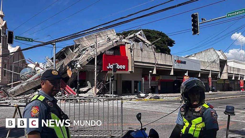 Decenas de muertos y heridos por un fuerte terremoto de magnitud 7,8 en el sur de Filipinas que obligó a emitir alertas de tsunami