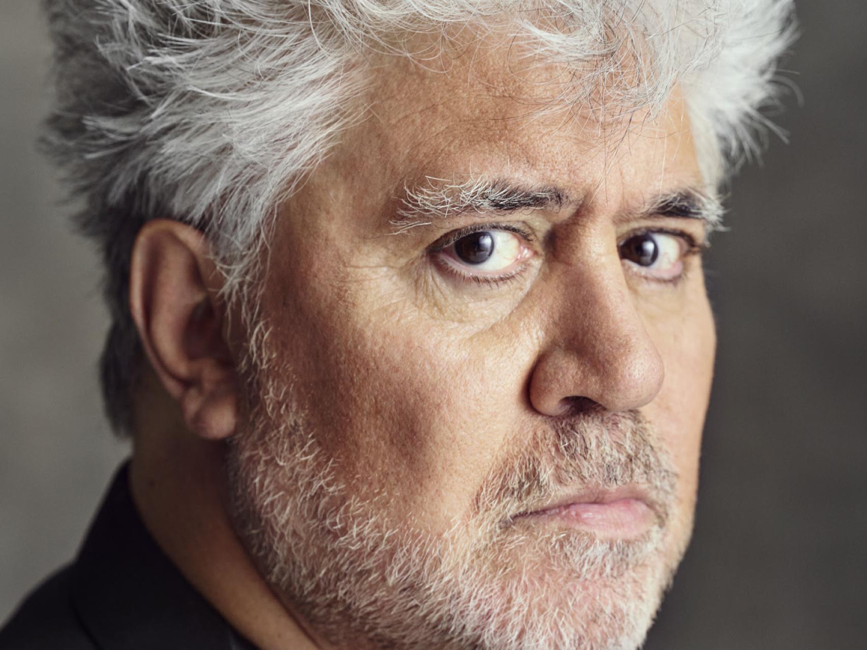 Pedro Almodóvar publicará en octubre su primera novela: 'El hombre que solo escribía en los aviones'