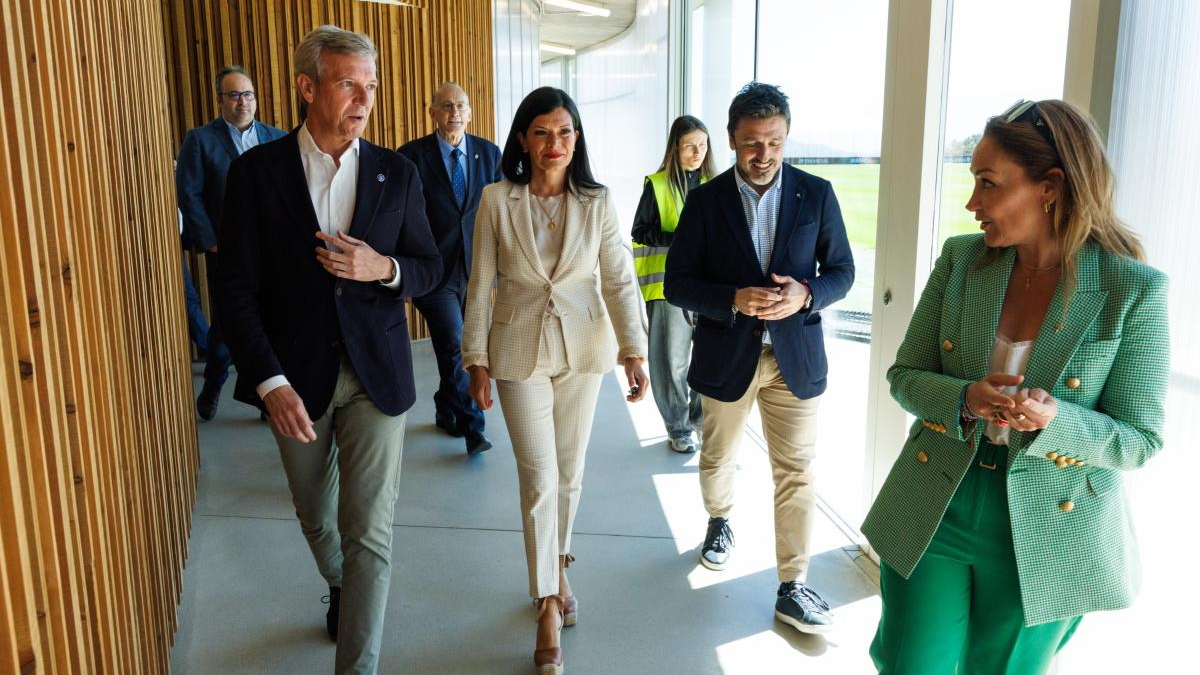 Alfonso Rueda y Marian Mouriño visitan la Ciudad Deportiva Afouteza