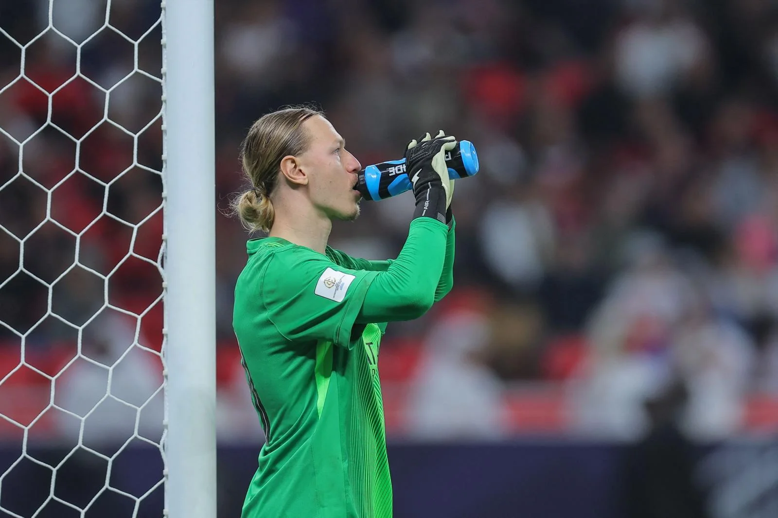 El portero del PSG paró dos penaltis seguidos en la Intercontinental con una mano rota