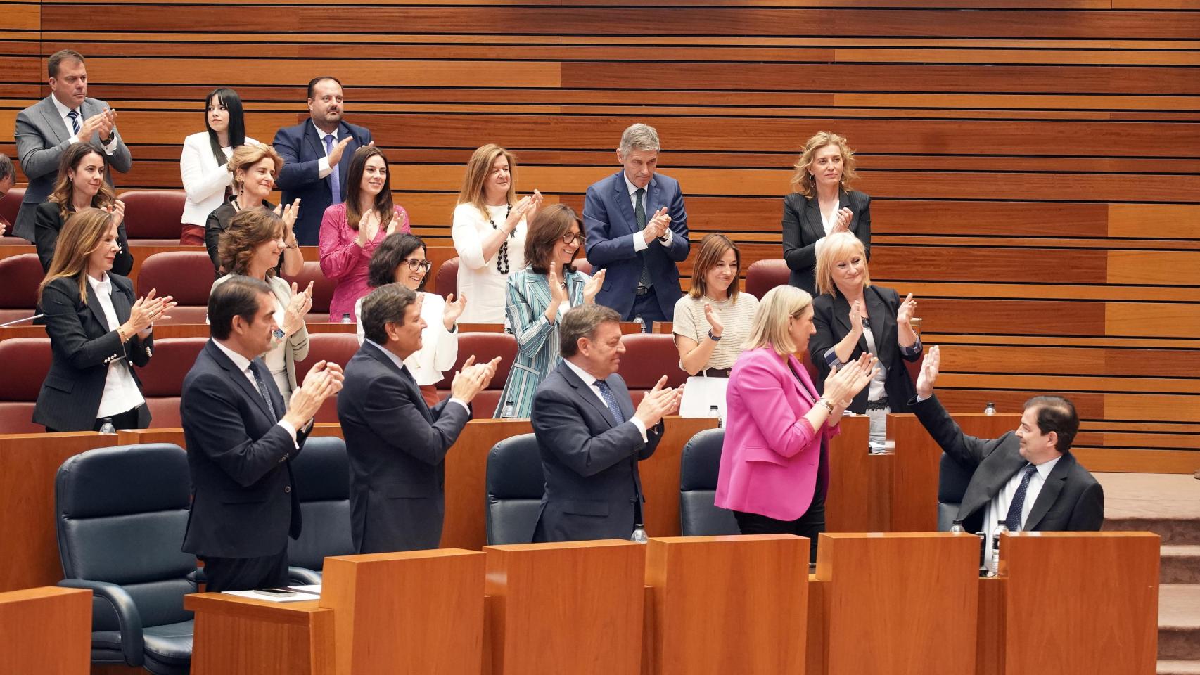 Mañueco, investido presidente de la Junta de Castilla y León con los votos de PP y Vox