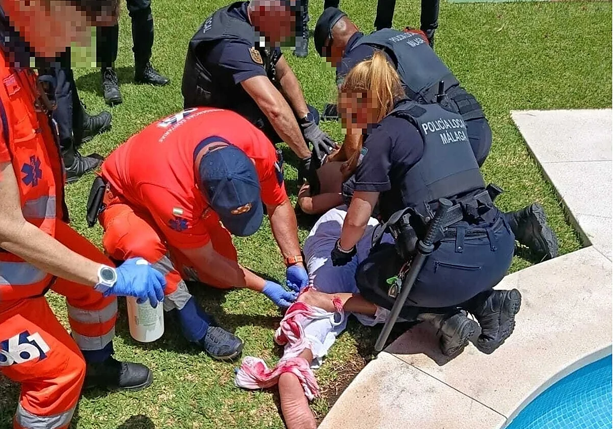Un «chamán» se cuela en una piscina de Cerrado de Calderón, se corta el pie y tira a una policía al agua
