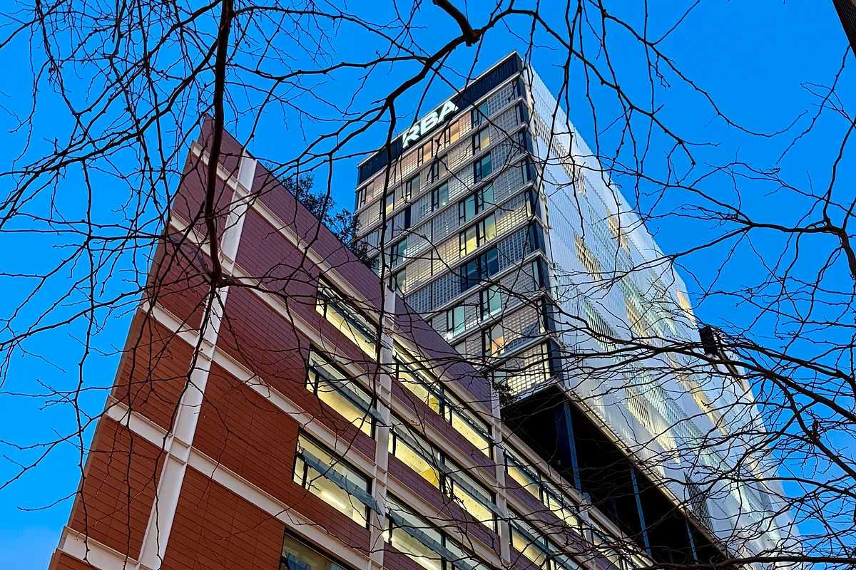 Icyesa compra por 100 millones la torre de RBA en Barcelona