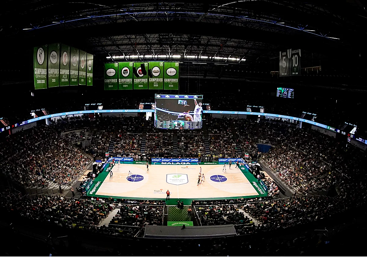 La Champions despobla el Carpena y la Navidad lo llena