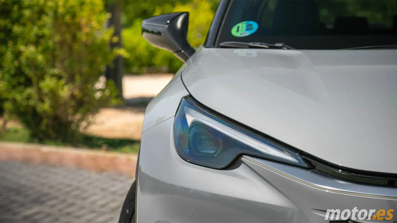 El SUV híbrido con interior premium y tecnología Toyota que no tardarás en amortizar tiene 2.500 € de rebaja y un motor irrompible