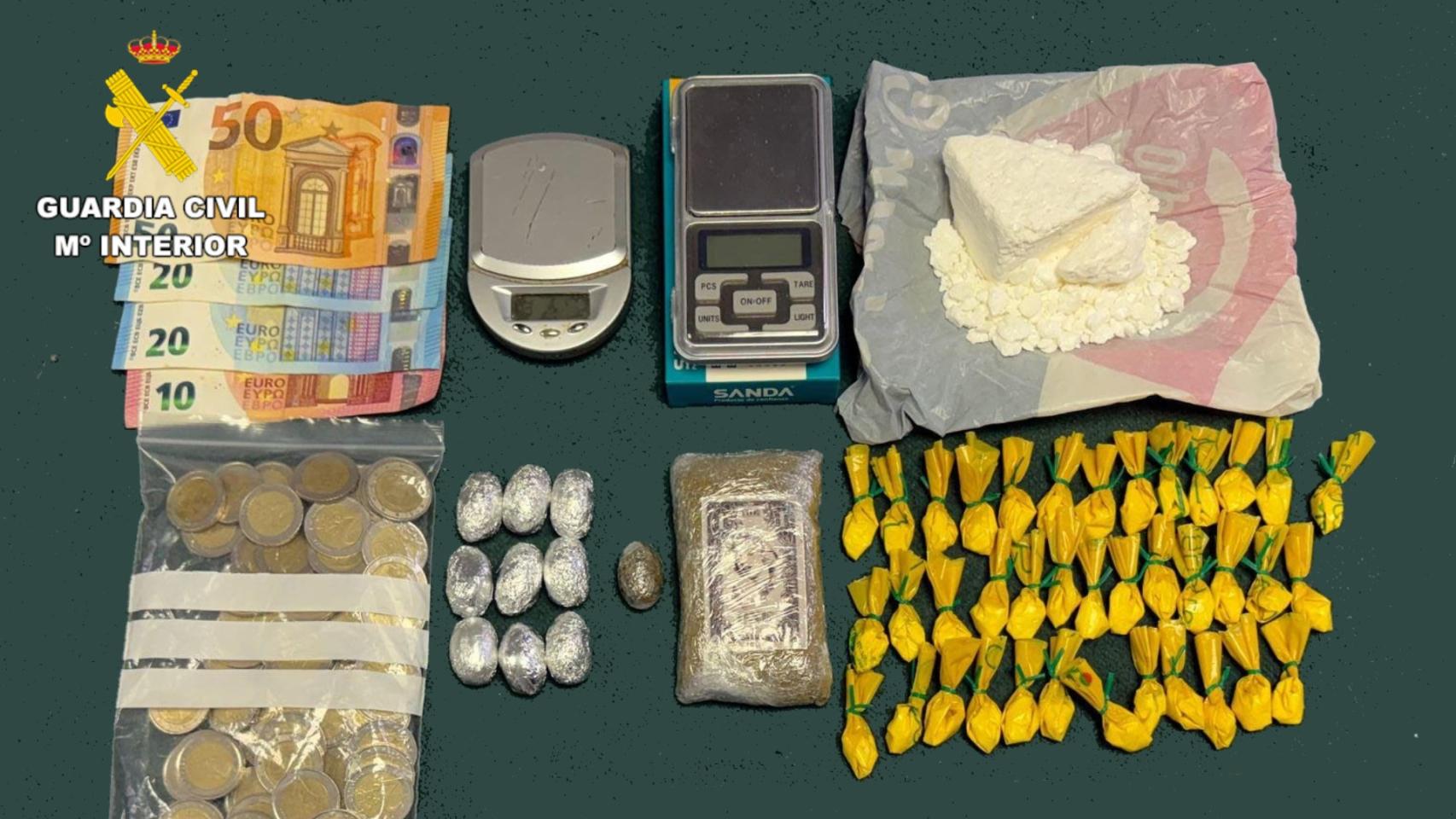 Detenido en Pontedeume (A Coruña) tras intervenirle cocaína, hachís y dinero en efectivo