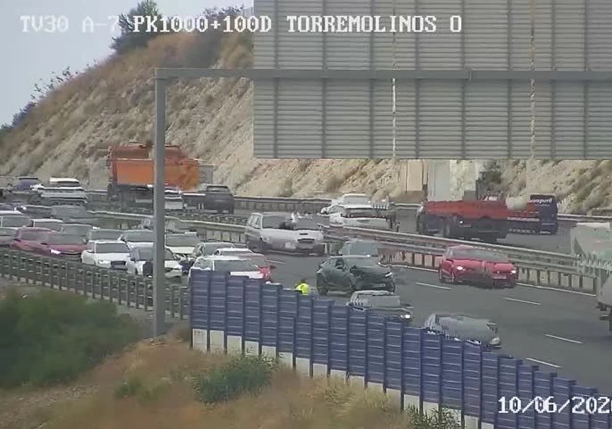 Un alcance entre dos vehículos complica la A-7 de Málaga a la altura de Torremolinos