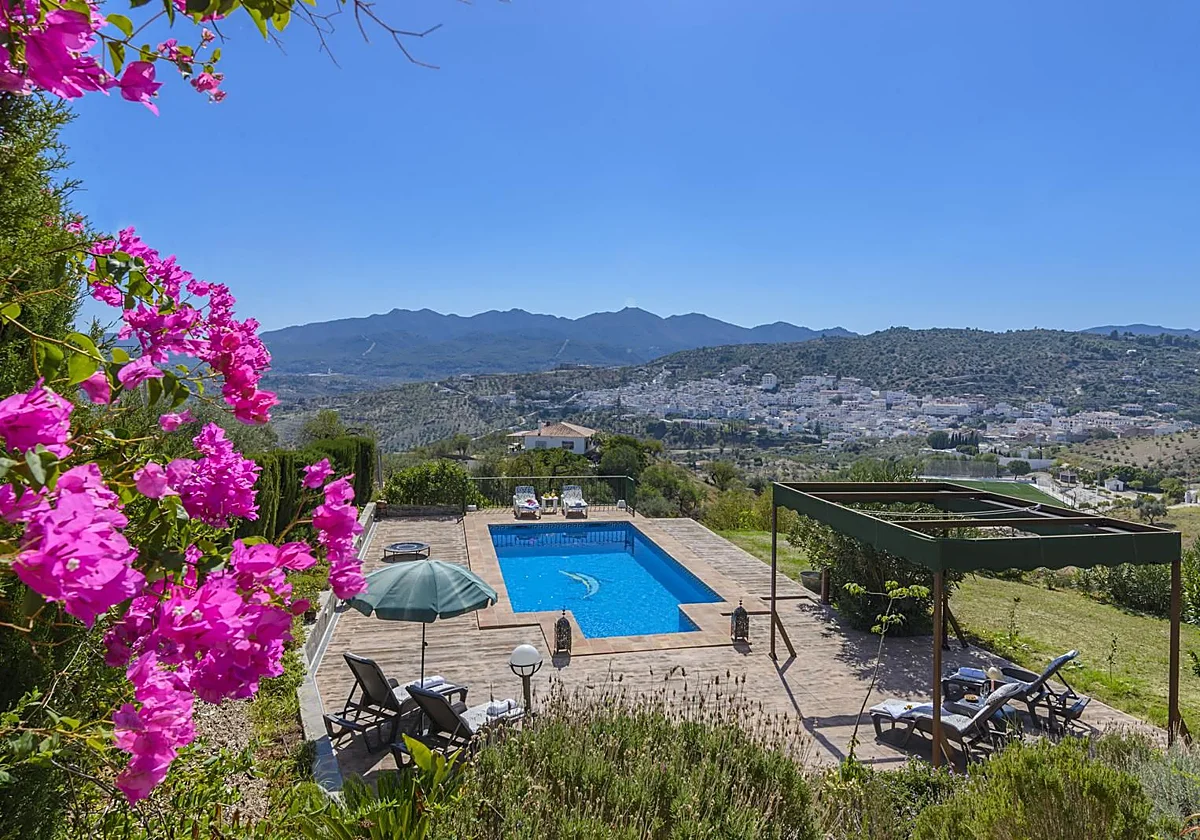 La demanda de casas rurales en Málaga se dispara este verano
