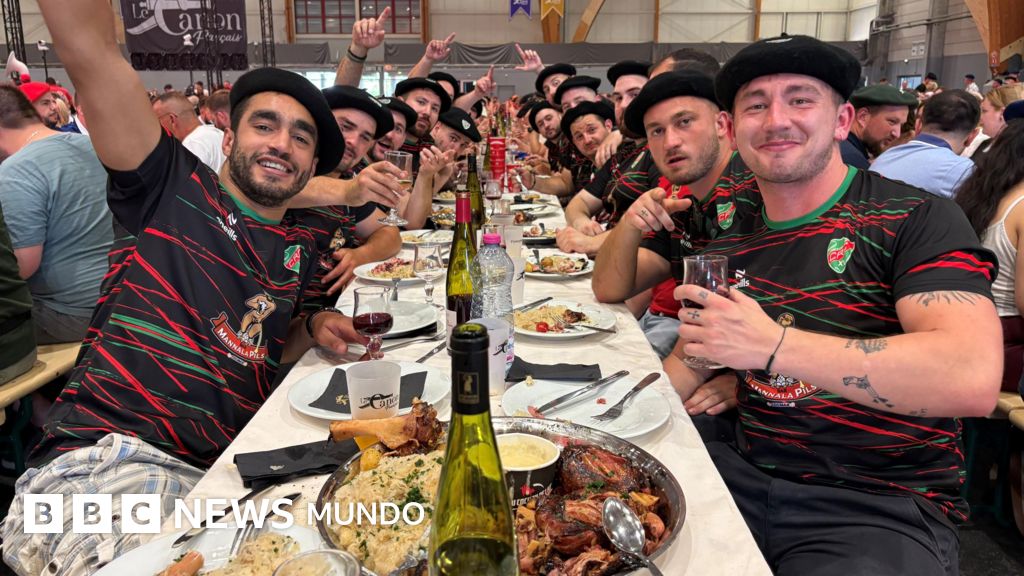 Por qué la creciente popularidad de los banquetes masivos en Francia despierta recelos en la izquierda del país