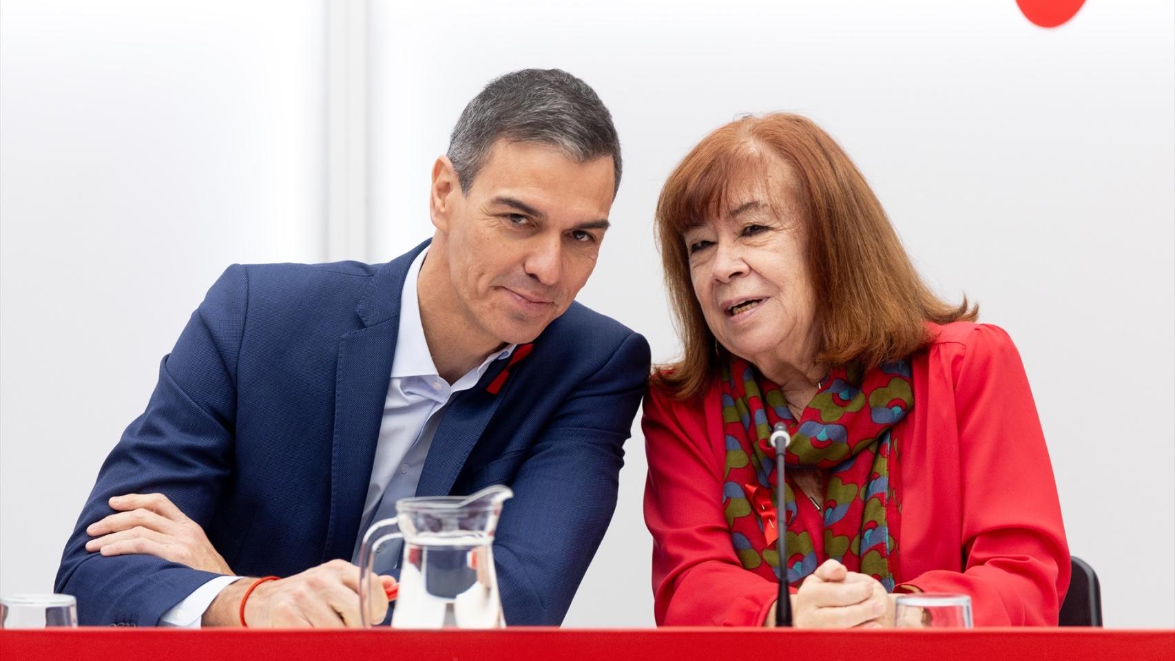Los whatsapps que revelan la relación de confianza entre Leire Díez y Cristina Narbona: "Vente a comer con nosotros"