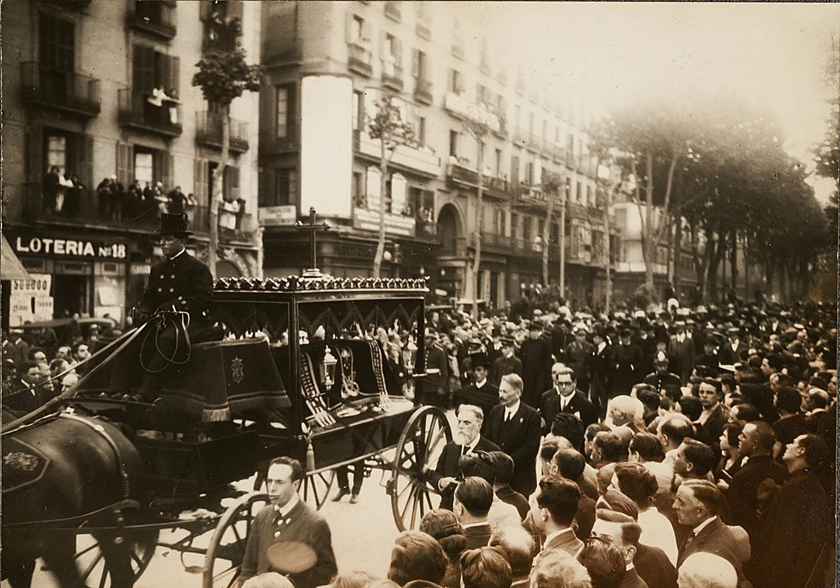 El último día de Gaudí, el genio que vestía como un mendigo