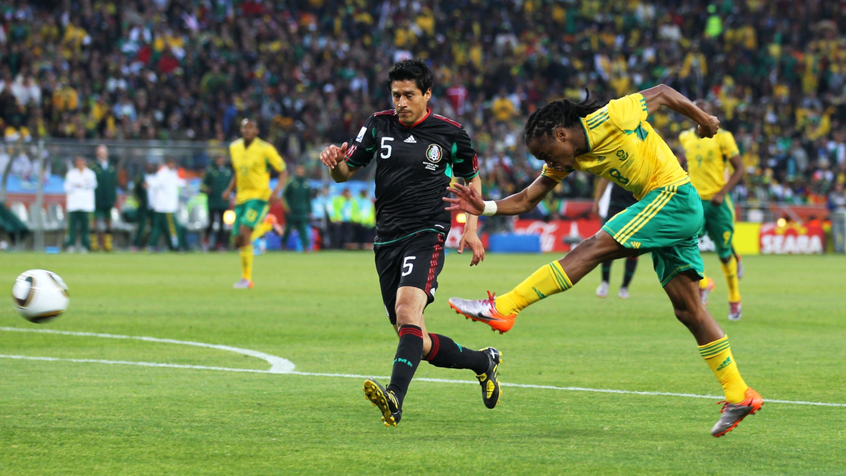 El golazo de Tshabalala atormenta a México 16 años después: "Sudáfrica debe escribir su propia historia"