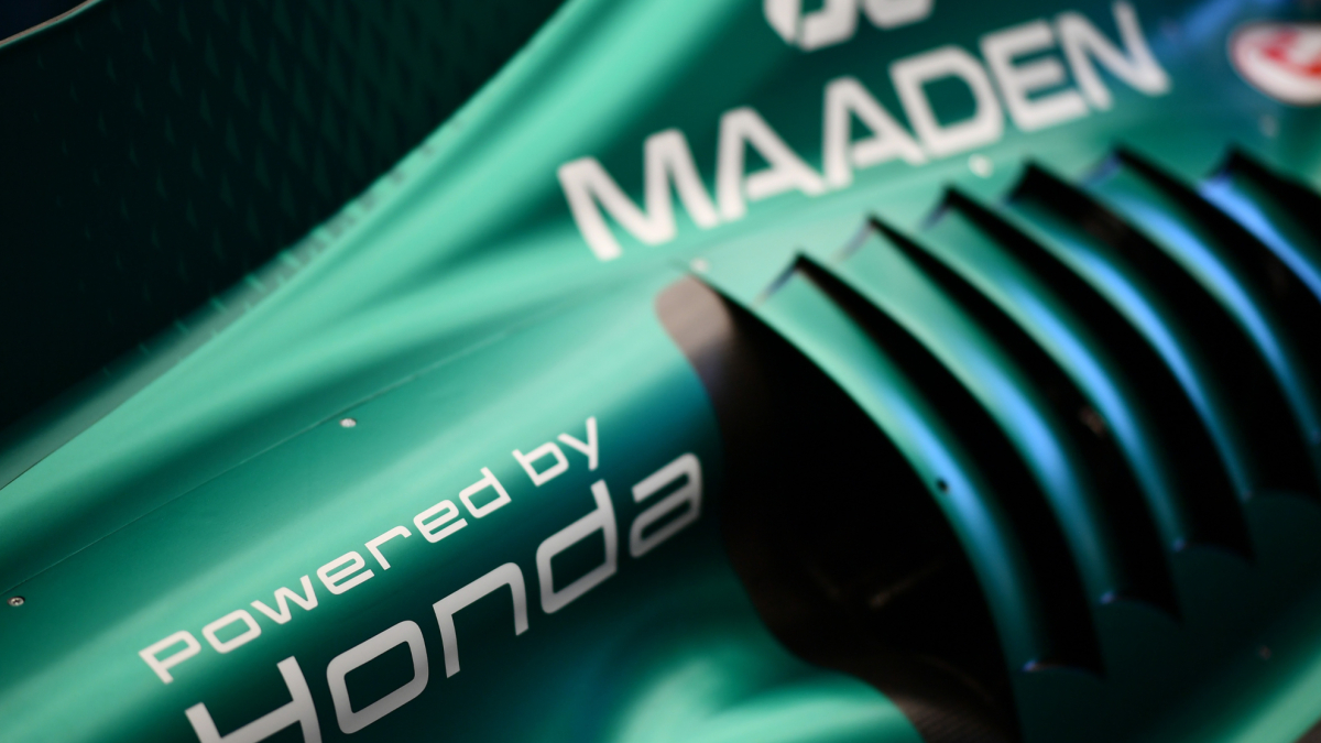 Aston Martin y Honda 'cuidan' a Alonso: "Debemos proteger a los pilotos de tanta negatividad"