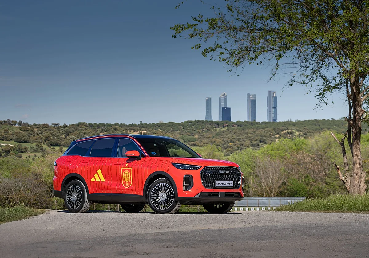 Este es el coche que acompañará a la Selección Española en el Mundial de Fútbol