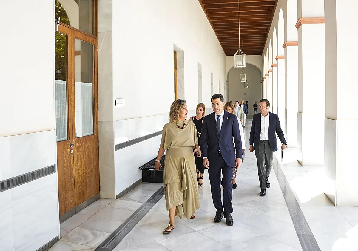Andalucía arranca su nueva legislatura con las negociaciones del PP y Vox bajo un manto de silencio