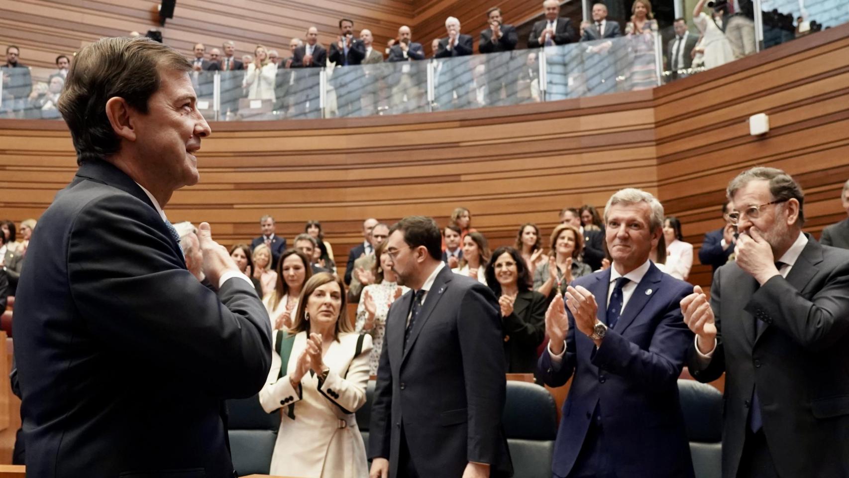 La fiesta de Mañueco: cinco ‘colegas’ autonómicos (uno del PSOE), Rajoy como estrella y decenas de viejos conocidos