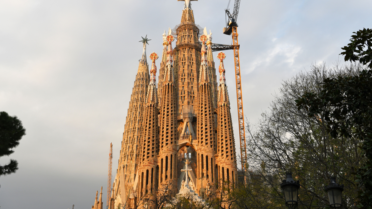 La obra pendiente de la Sagrada Familia que podría obligar a derribar edificios enteros